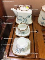 Ấm chén vuông quai đồng đào xanh men sữa